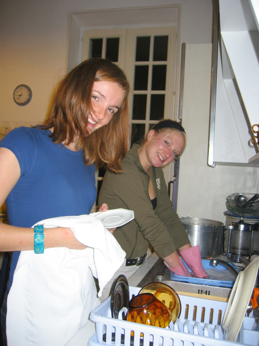 Lavando los platos en el centro de estudios de A Rocha en la Provenza